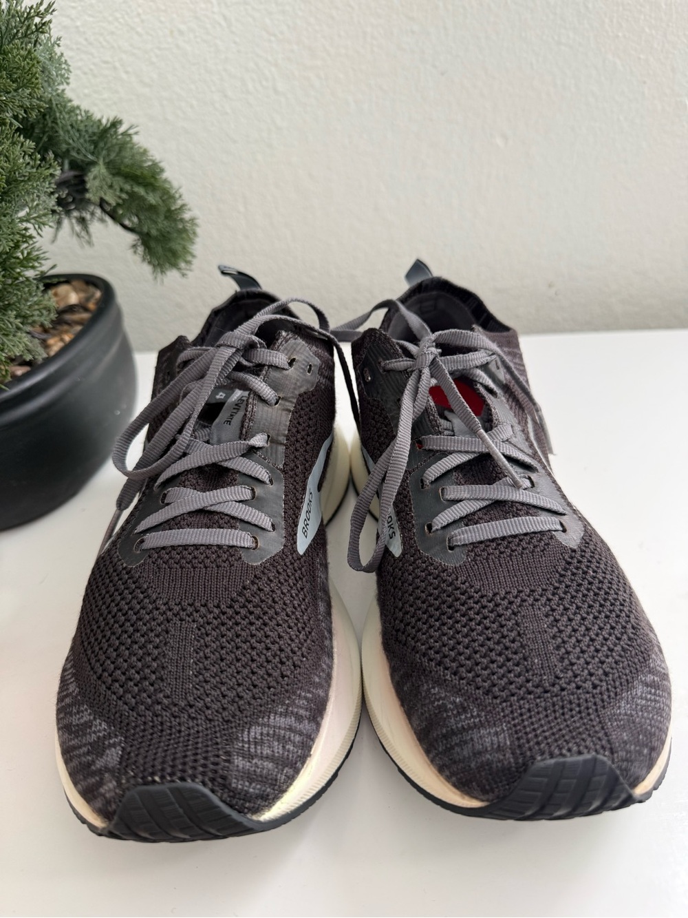 Brooks Levitate 4 Women size 8.5 Athletic Shoes - Black & Gray - Picture 3 of 9